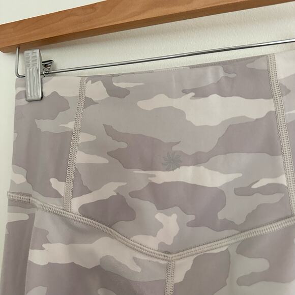 Athleta Elation 7/8 Tight Pull On Camo Print Activewear Leggings Gray XS - Picture 10 of 11